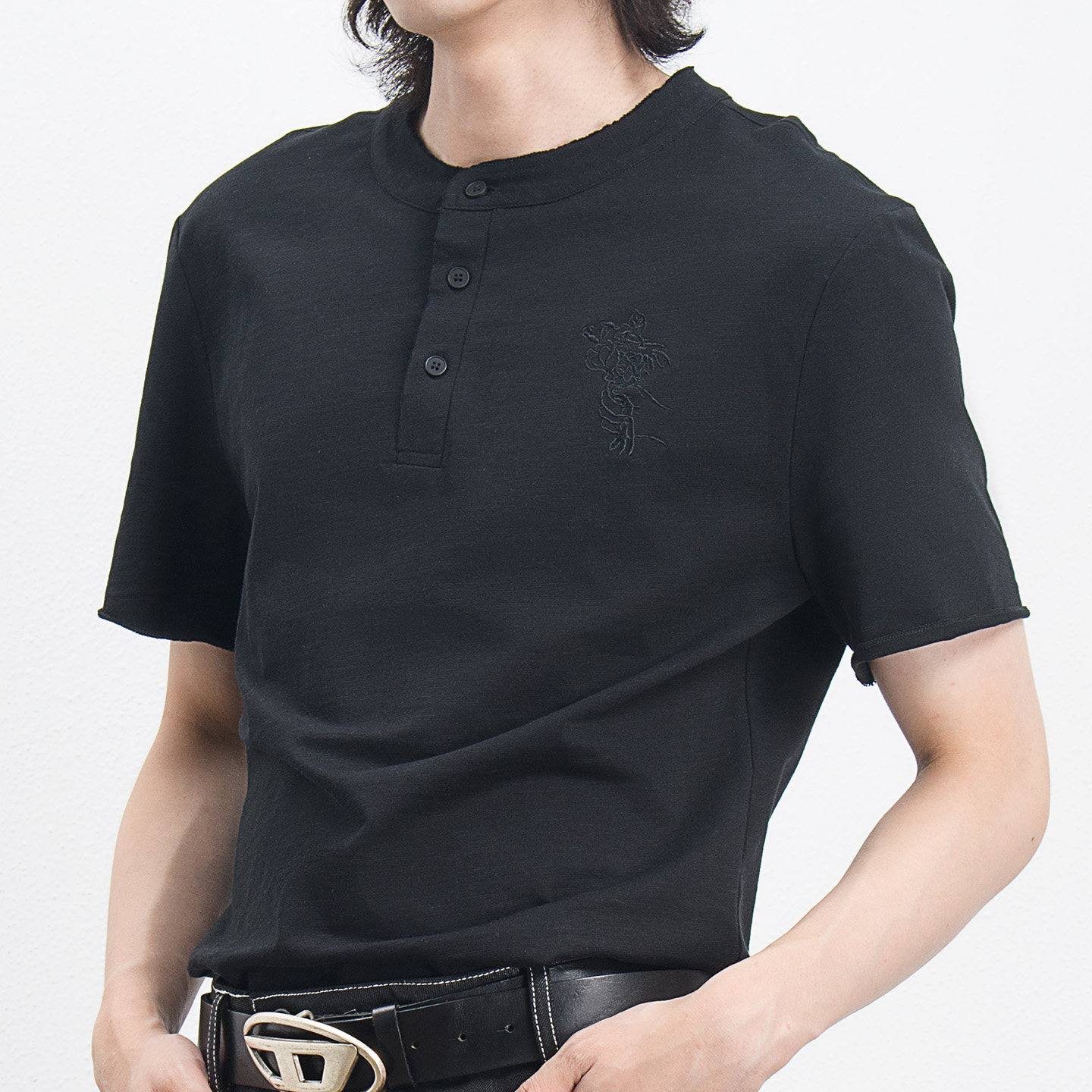 手花刺绣修身卷边竹节棉短袖