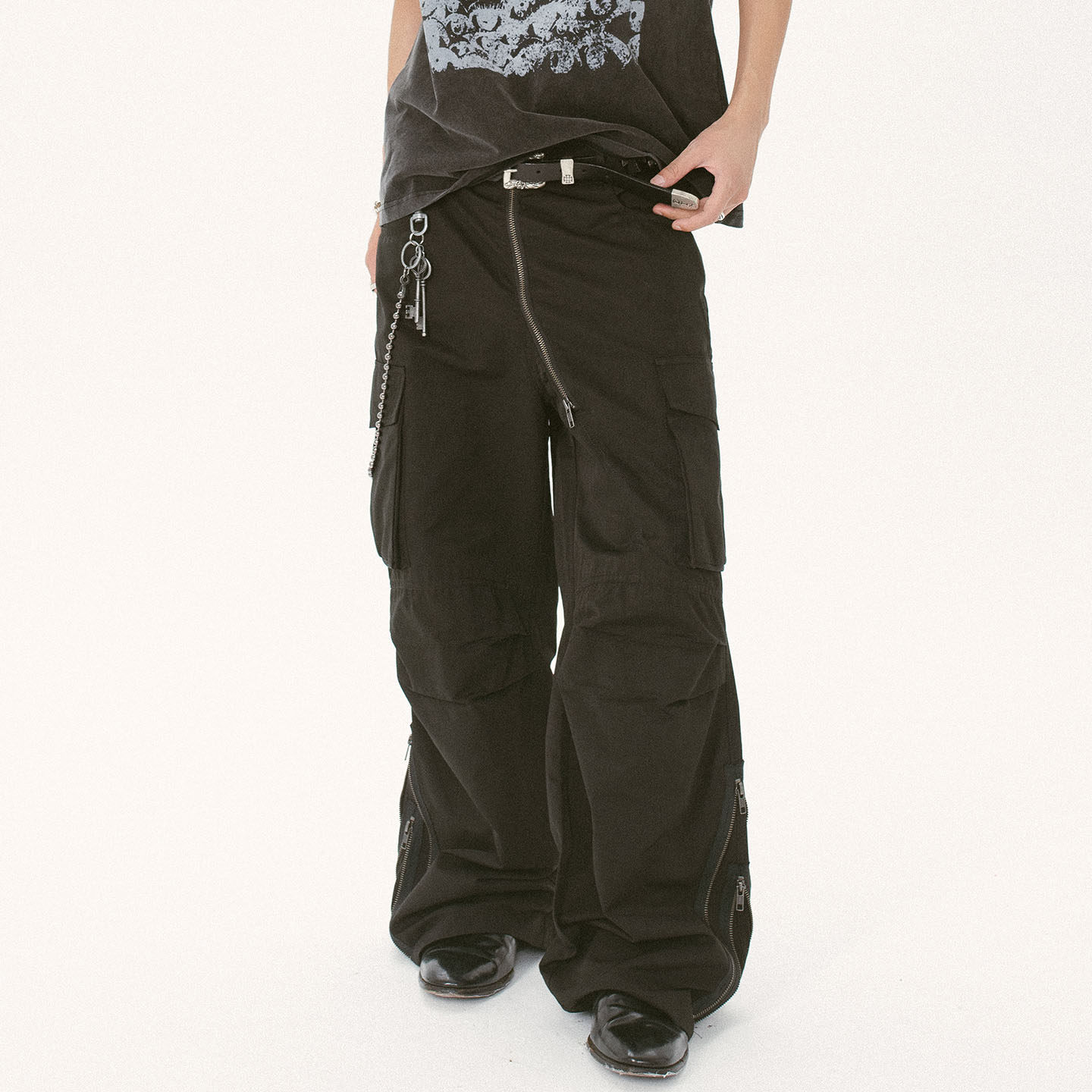 斜拉链弯刀阔腿打褶工装裤