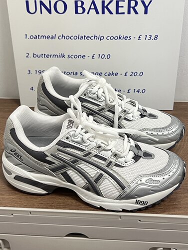 亚瑟士Asics Gel-1090 V1时尚舒适低帮休闲跑步鞋男款黑色