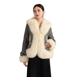 燕菲妮2024冬季新款设计感V领皮草拼接牛仔短款羽绒服女商场同款