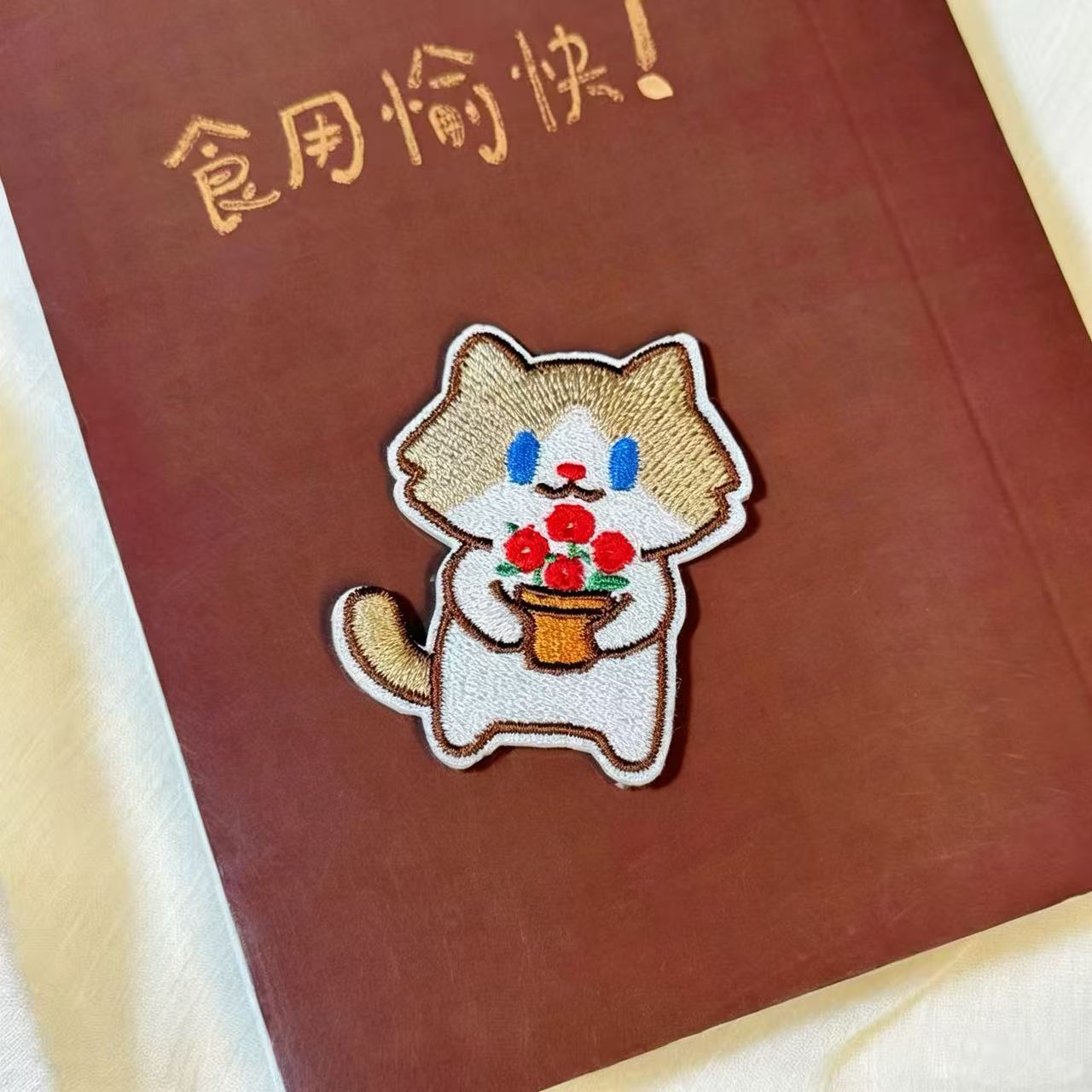 卡通月薪猫刺绣布贴书包手机壳DIY装饰自粘免熨烫衣服破洞补丁贴