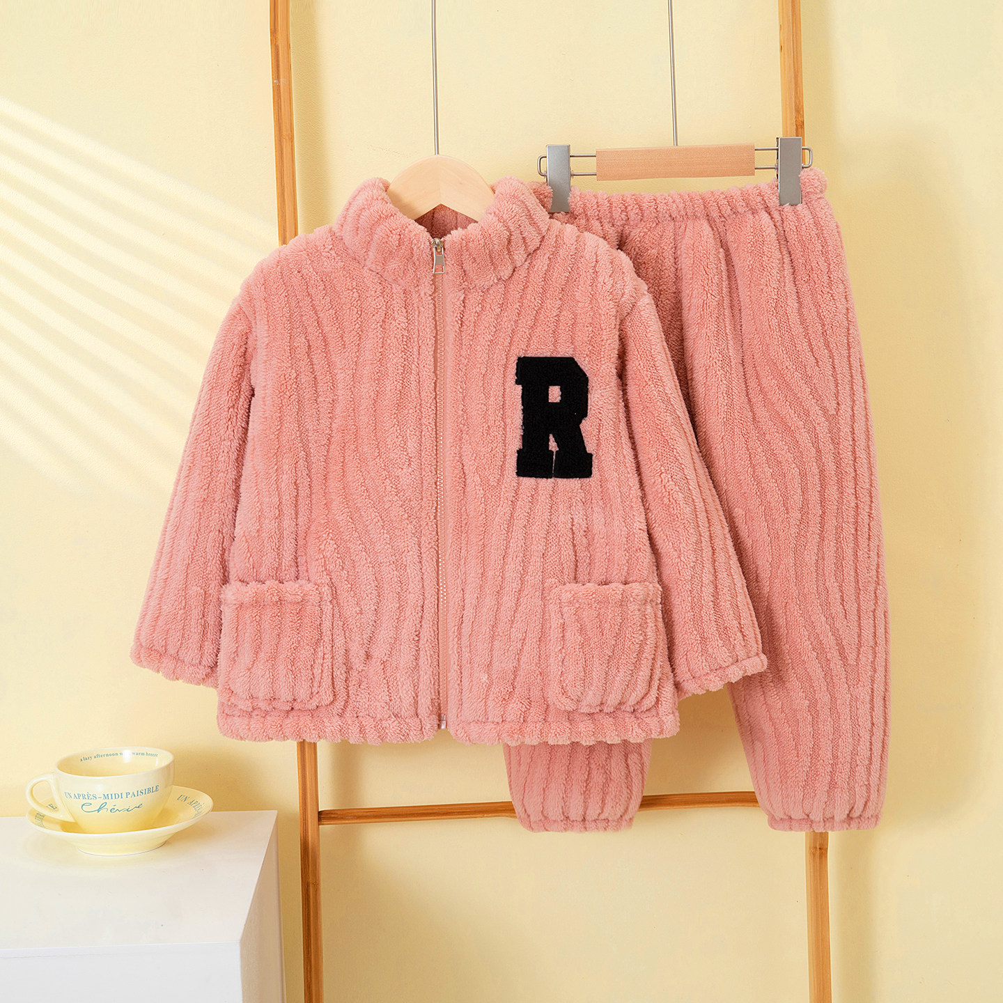 冬季儿童夹棉加厚珊瑚加绒睡衣男童女童小童法兰绒家居服套装外穿