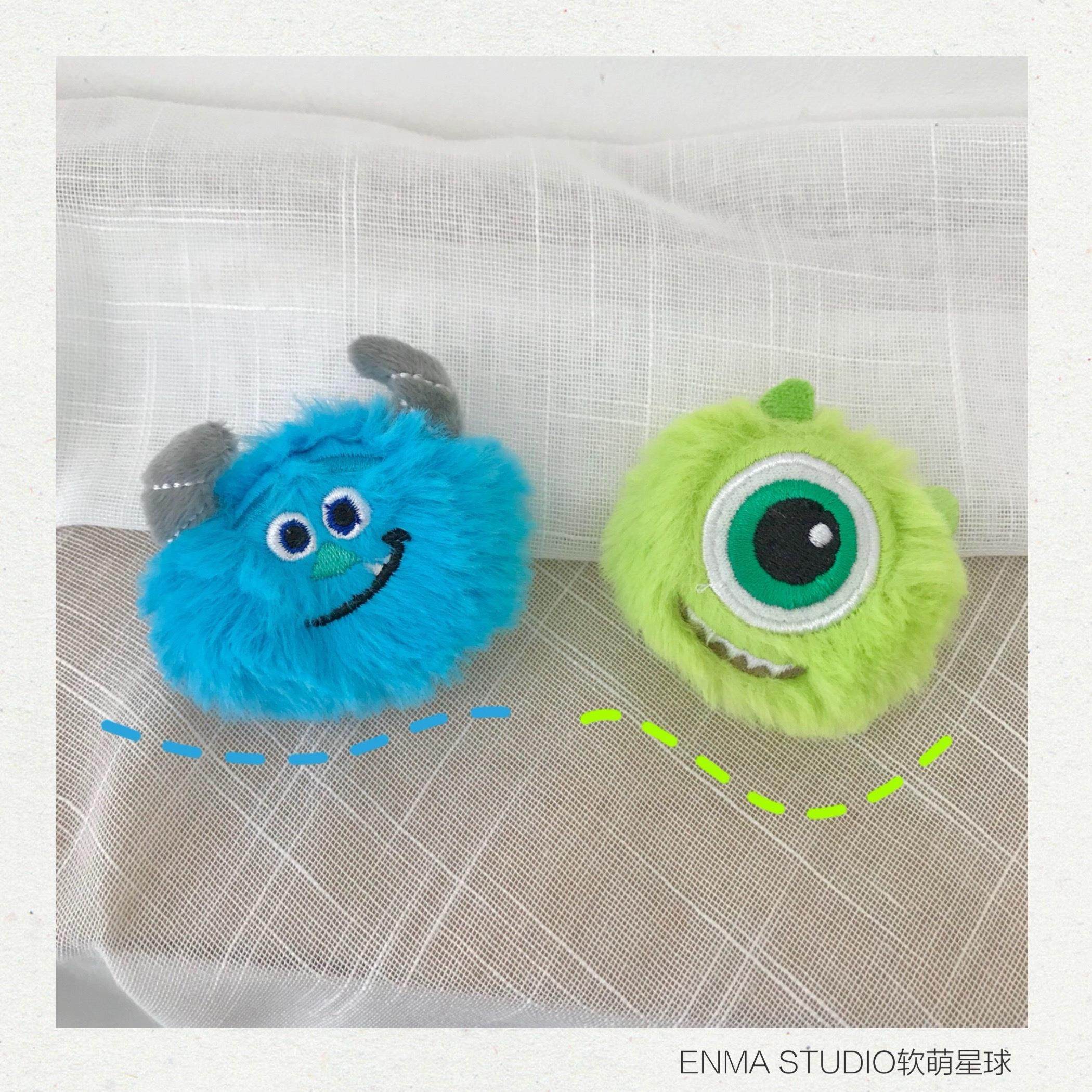 可爱毛绒胸针毛怪大眼仔包包挂件卡通情侣装饰别针萌