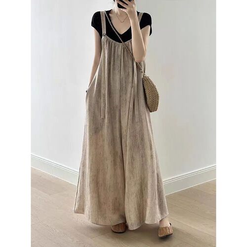 纯色口袋褶皱背带裤 Solid color pocket pleated loose overalls