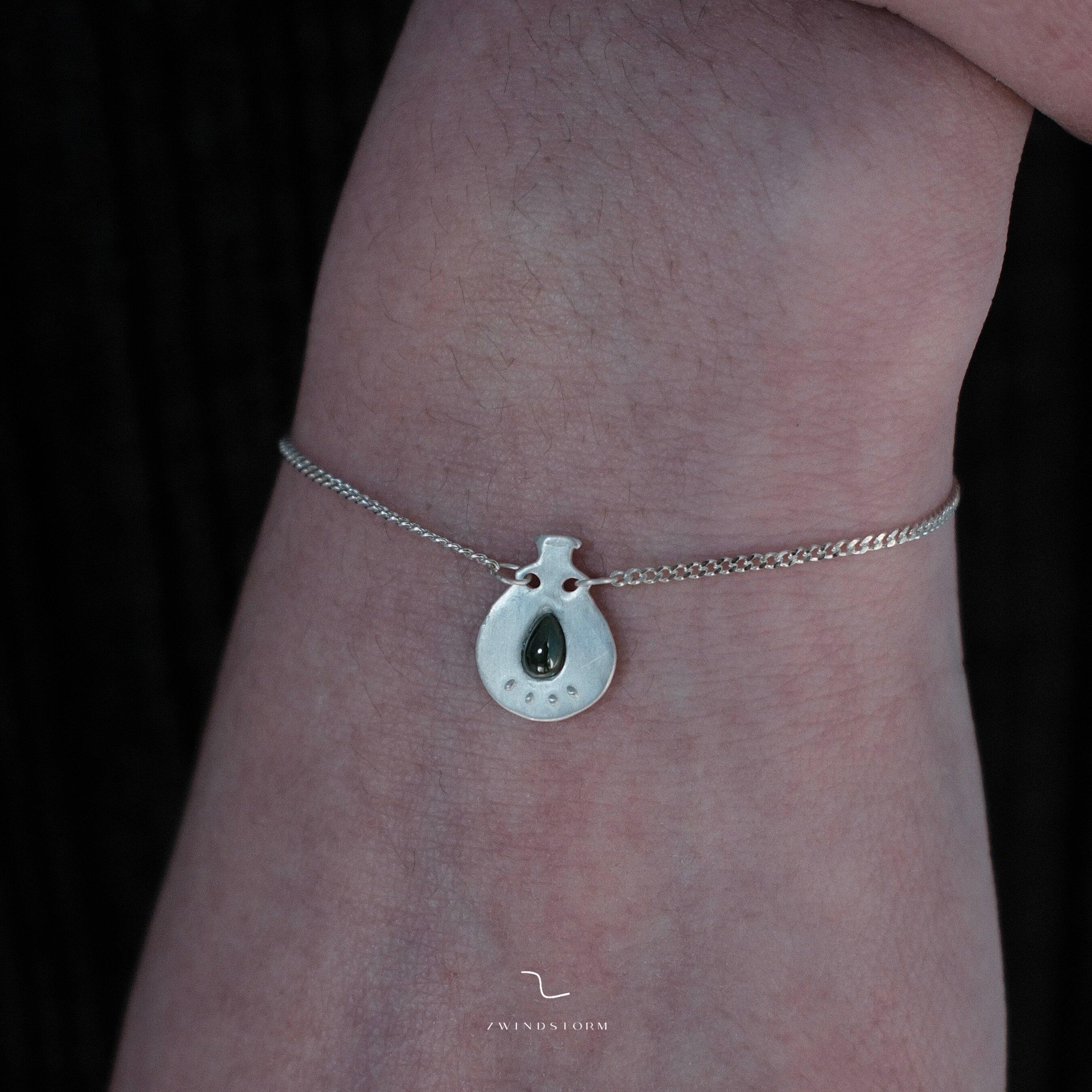 ZWINDSTORM 银酒壶手链 原创小众设计天然石手工雕刻细银链女款