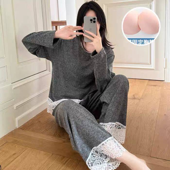 2026年秋冬长袖带胸垫慕斯羊绒睡衣女法式优雅蕾丝素色保暖绒套装