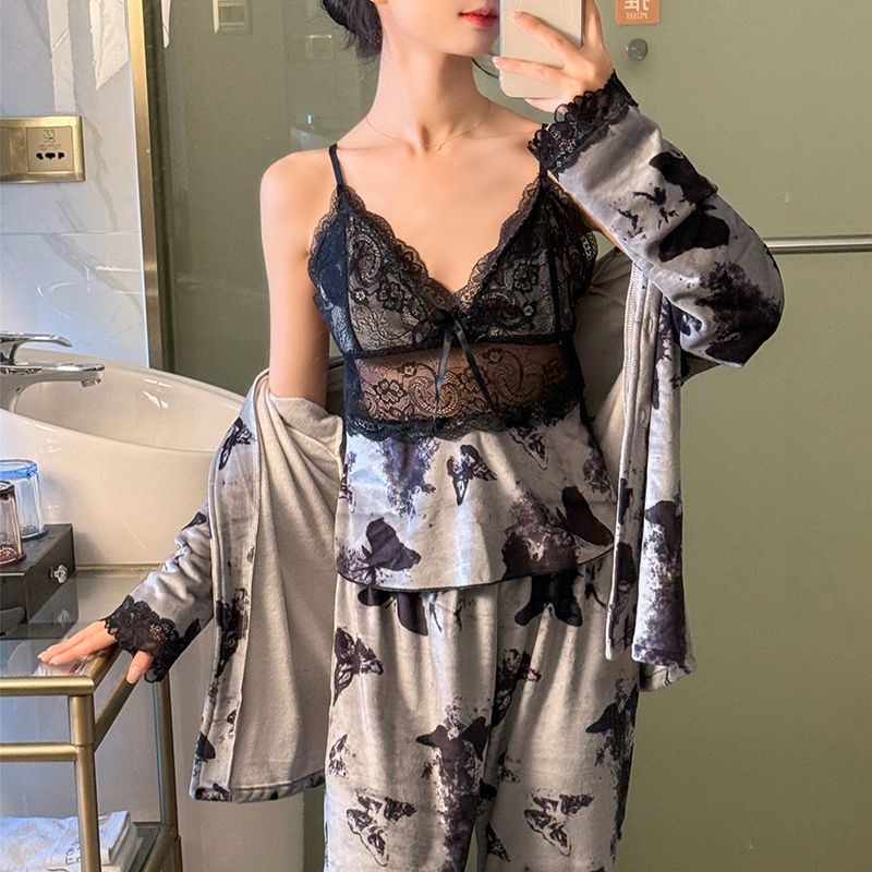 高级感水墨蝴蝶海岛绒睡衣女2026年秋冬季新款吊带长袖三件套套装
