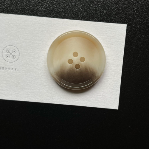 远山雾 经典二次处理花纹过渡米白倒角边清冷百搭风衣大衣树脂扣