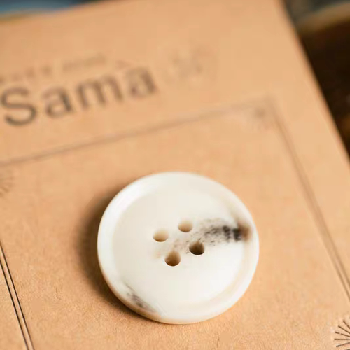 SAMA 雪野牧羊 微鼓宣纸白手感细腻哑黑棕花简约百搭毛衫外套扣