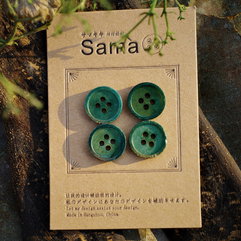 SAMA 王莲池 火烧绿色系渐变细宽边四孔文艺森系马甲牛骨纽扣