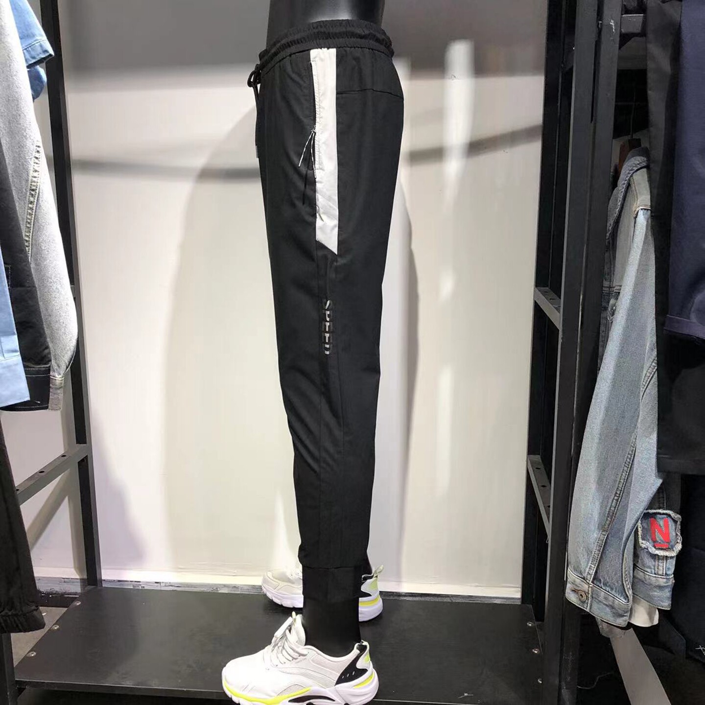 男装品牌夏季黑色速干抗皱九分裤图片