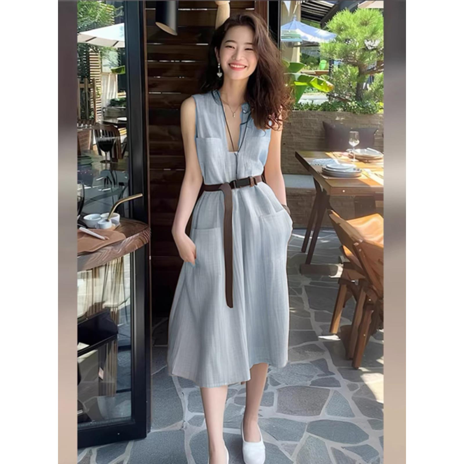 蓝色无袖棉麻连衣裙女夏季
