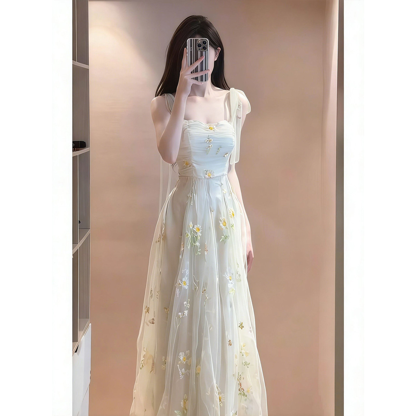 法式浪漫风小雏菊米白色吊带连衣裙女春夏仙气飘飘收腰显瘦长裙子