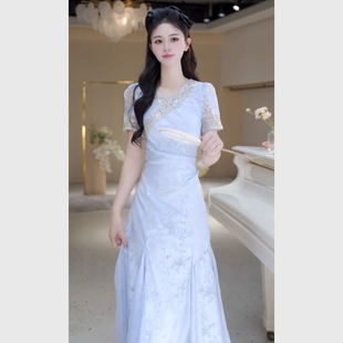 領(lǐng)藍(lán)色連衣裙v漂亮碎花獨(dú)特漂亮氣質(zhì)掐女夏高級(jí)腰場(chǎng)合短袖 重要感