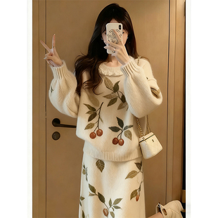 甜美樱桃套装秋冬女毛衣2025针织风慵懒两件套风半身裙可爱年图案