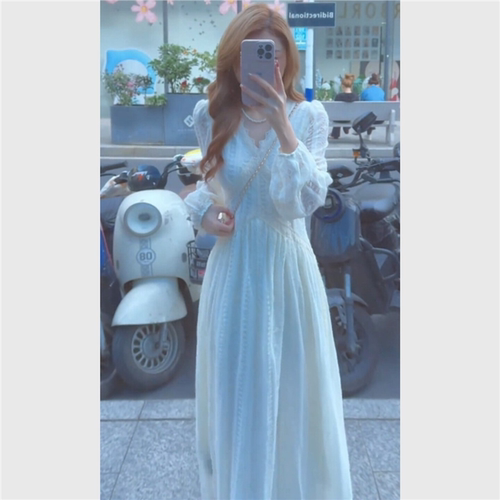 米白色镂空蕾丝连衣长裙春季特别漂亮掐腰显瘦轻奢小众不撞款裙子