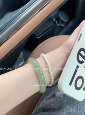 轻奢设计湖水绿玉手镯