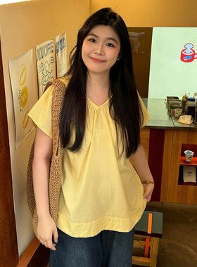 300斤大码女装甜美风减龄黄色v领设计短袖t恤女胖mm宽松休闲上衣