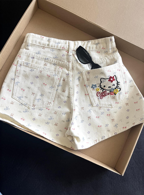 大码女装胖mm甜辣风白色碎花牛仔短裤女夏季小个子高腰a字热裤子