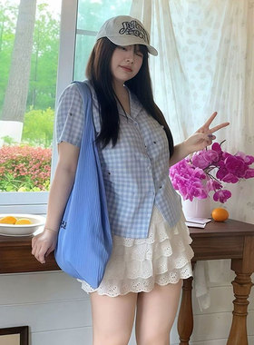 胖mm特大码女装设计感蓝色格纹短袖衬衫女多巴胺独特漂亮减龄上衣
