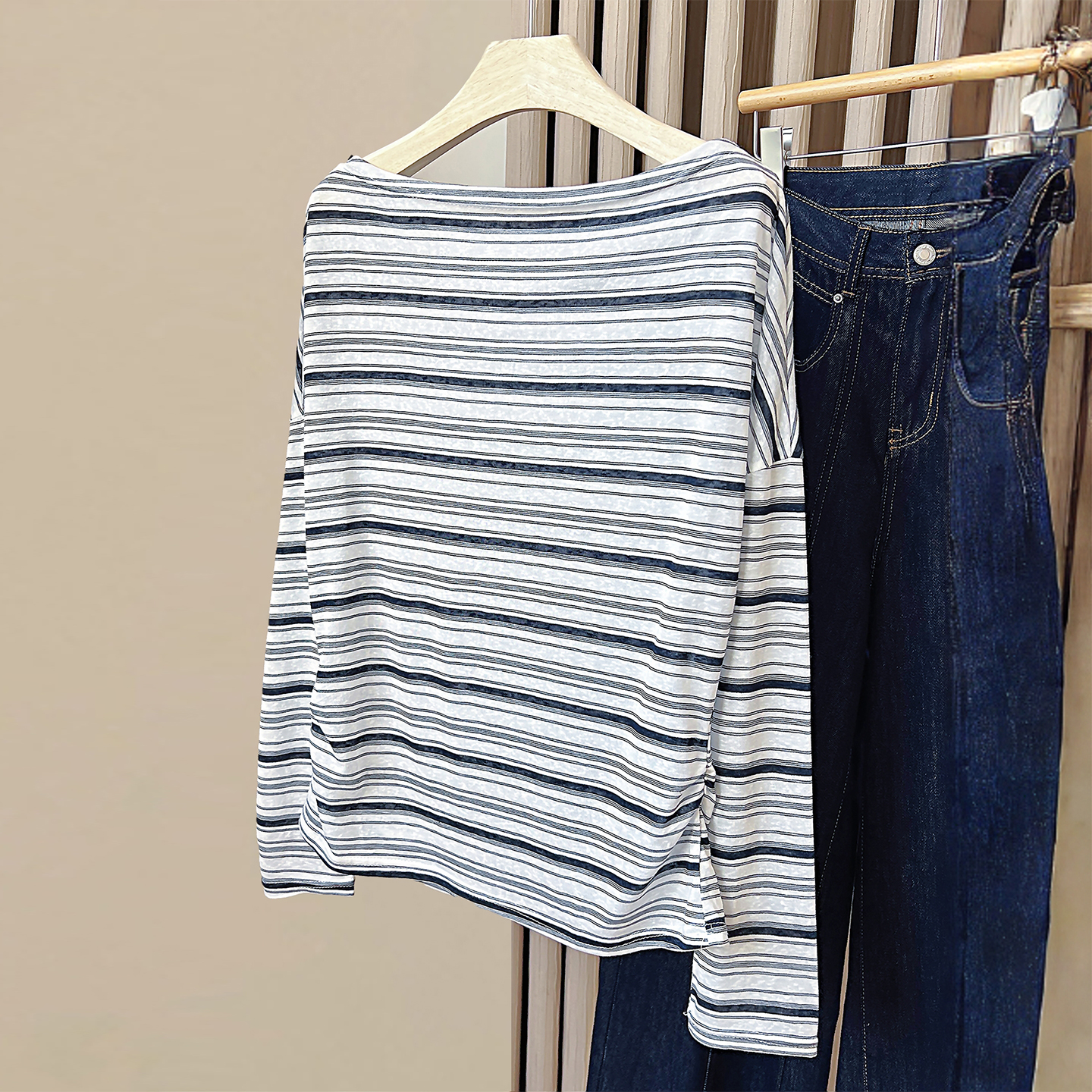 特大码女装遮肉显瘦别致斜肩上衣