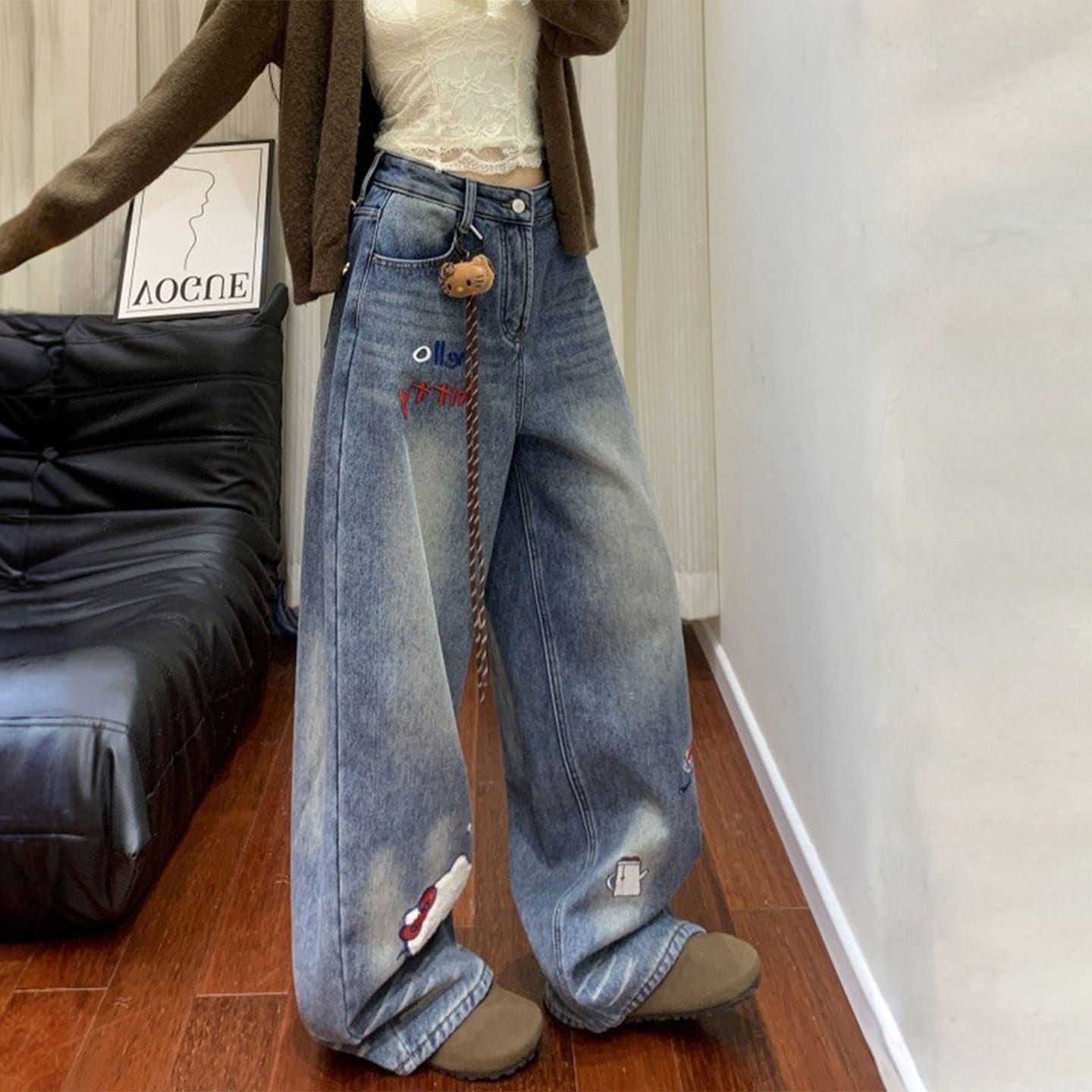 大码女装学院风卡通刺绣牛仔裤女胖mm休闲百搭垂感慵懒风直筒裤子,女装/女士精品,大码裤装,淘宝优惠券,粉丝福利购,淘宝优惠卷