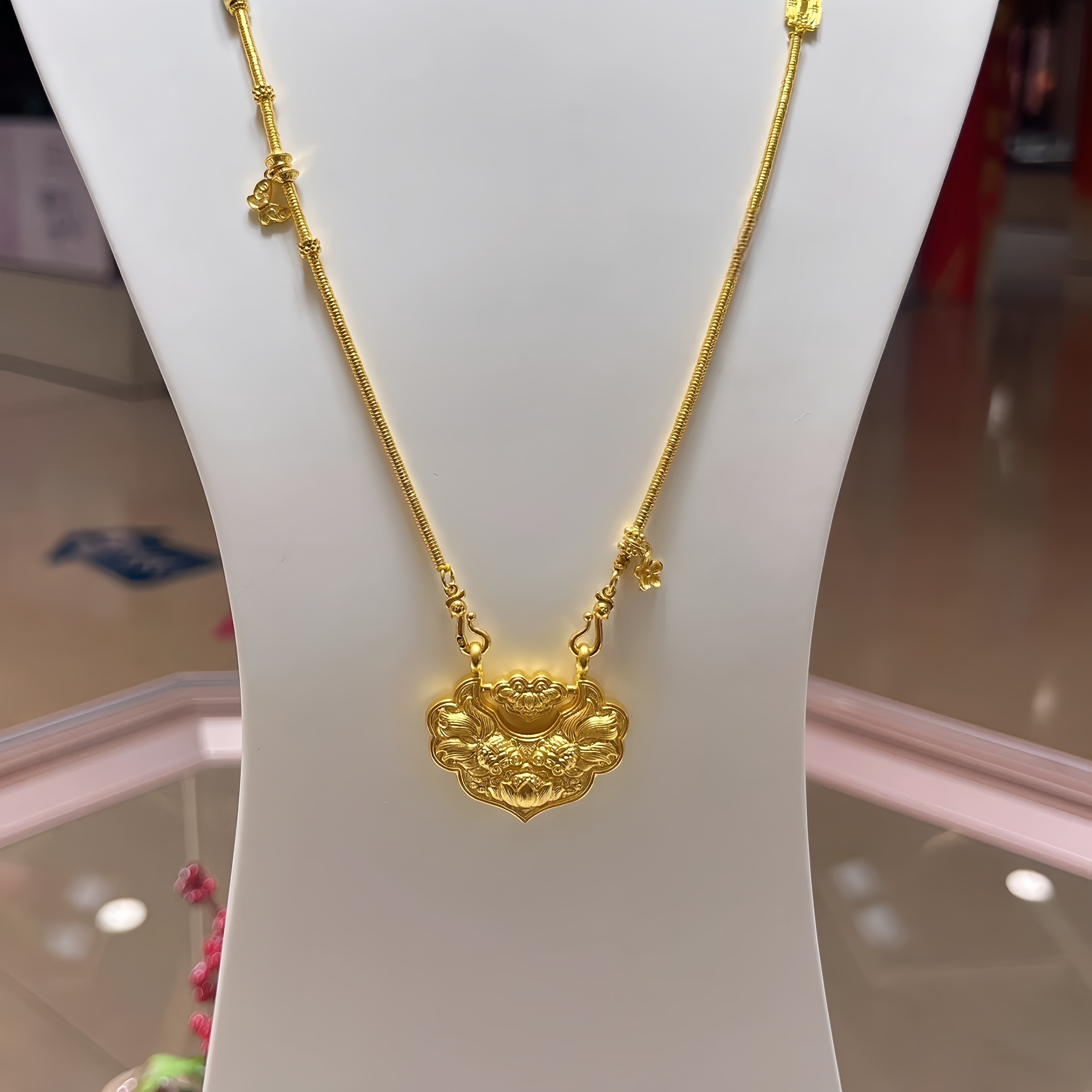 谢瑞麟平安如意锦鲤锁包黄金项链