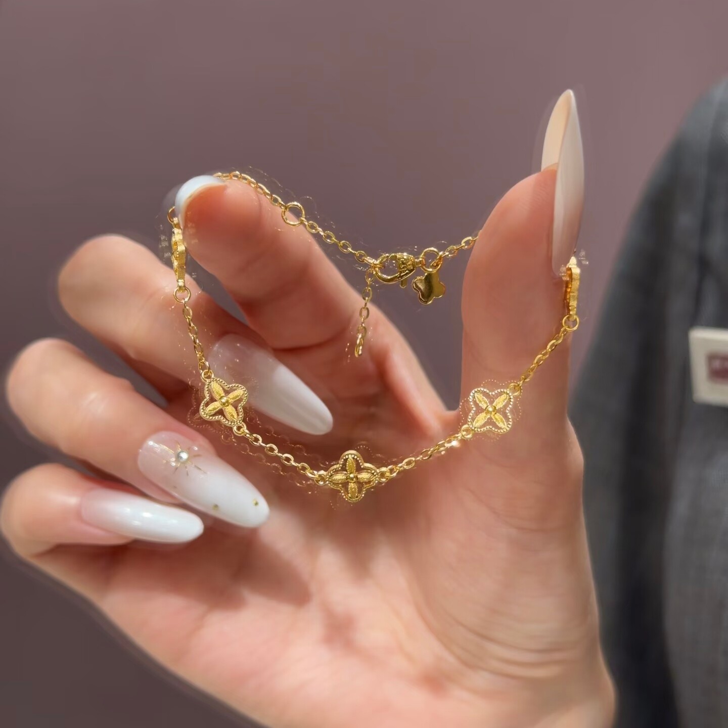 周大福手链代购 镂空四叶草足金黄金手链女 五花四叶草计价克减图片