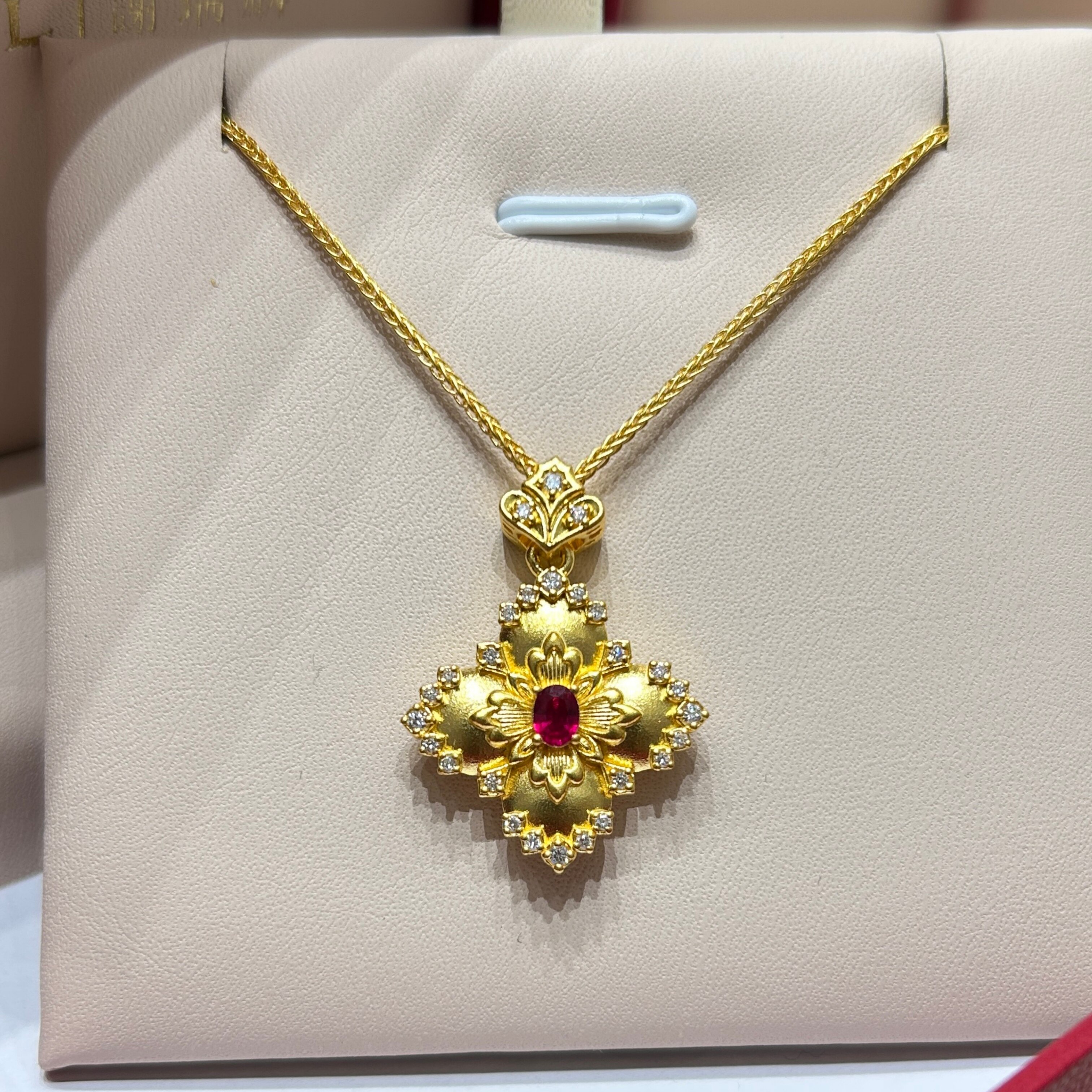 TSL谢瑞麟代购 足金999点钻四叶草红宝石黄金钻石项链女 专柜正品