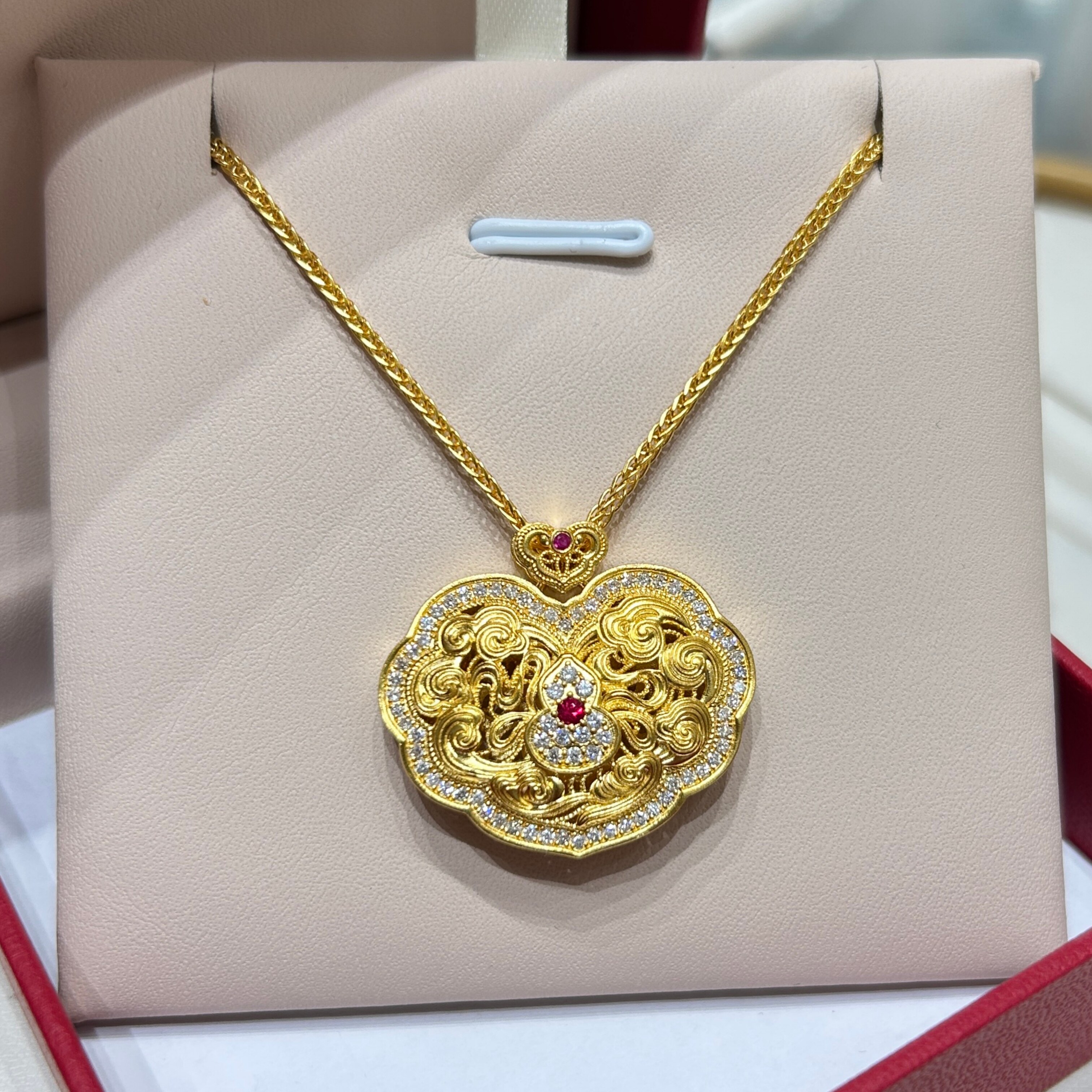 TSL谢瑞麟代购 足金999如意锁葫芦红宝石黄金钻石项链女 专柜正品