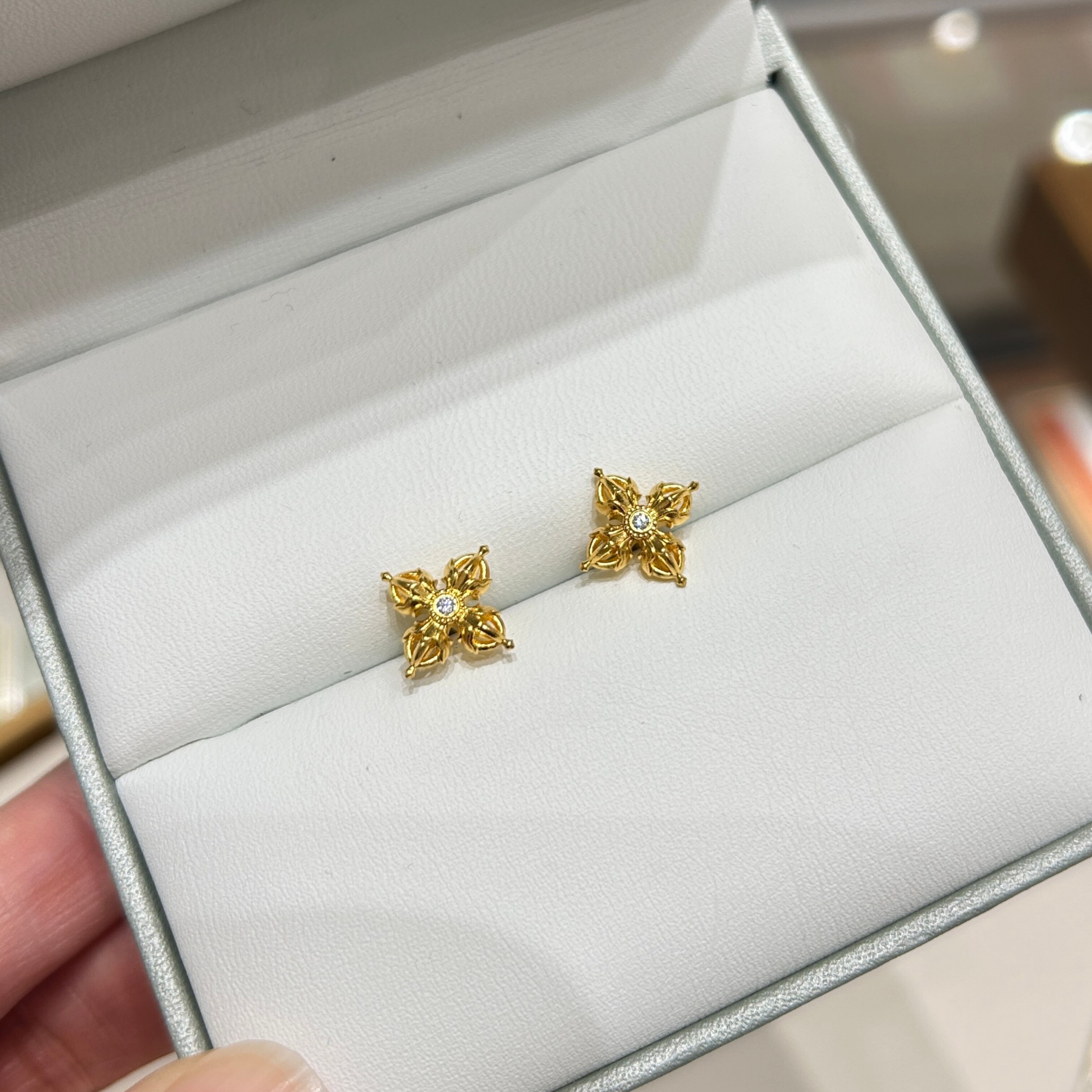 TSL谢瑞麟代购 足金999古法金刚杵黄金钻石耳钉耳饰女 专柜正品图片