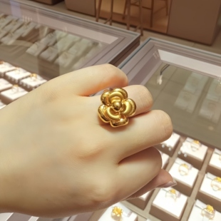 六福珠宝代购 山茶花黄金戒指女款光面5D硬金足金戒指 专柜正品
