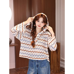 温舒敏波光映彩复古彩色条纹连帽针织衫女设计感套头短款上衣