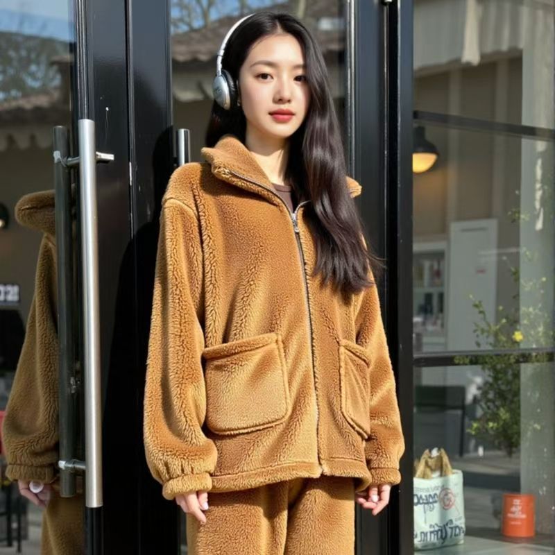 供应2025年秋冬季纯色珊瑚绒睡袍女加绒加厚可爱卡通法兰绒套装