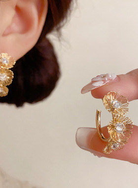 法式复古时尚简约镶钻金属镂空花瓣耳圈气质轻奢独特设计感耳环女