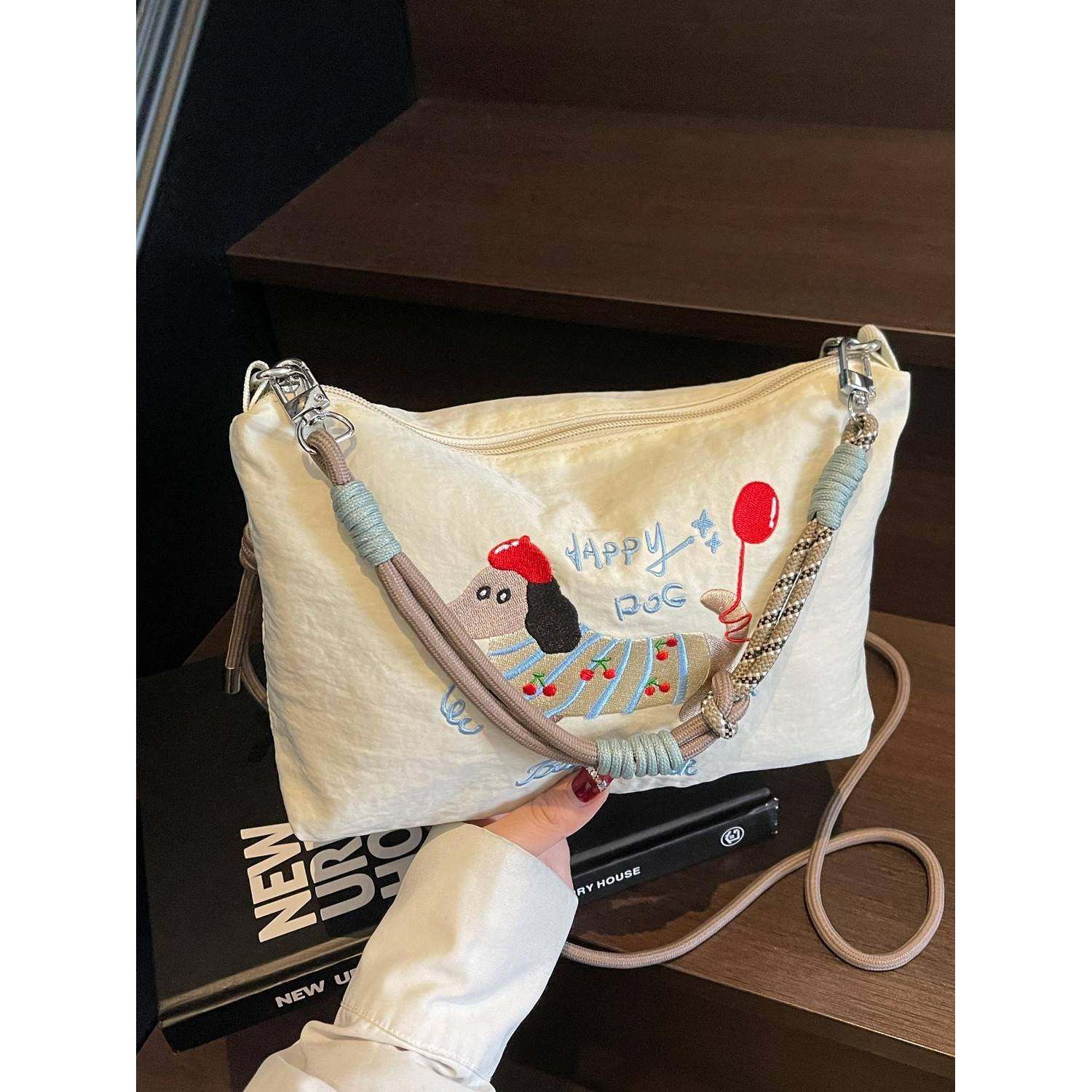 日本代购ballchain腊肠狗刺绣手提尼龙布女带拉链装斜挎通勤包包,箱包皮具/热销女包/男包,时尚帆布包,淘宝优惠券,粉丝福利购,淘宝优惠卷