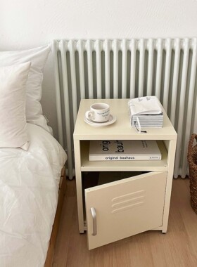 一间公寓家居ins风奶油风储物柜简约风奶油色床头柜材质卧室收纳