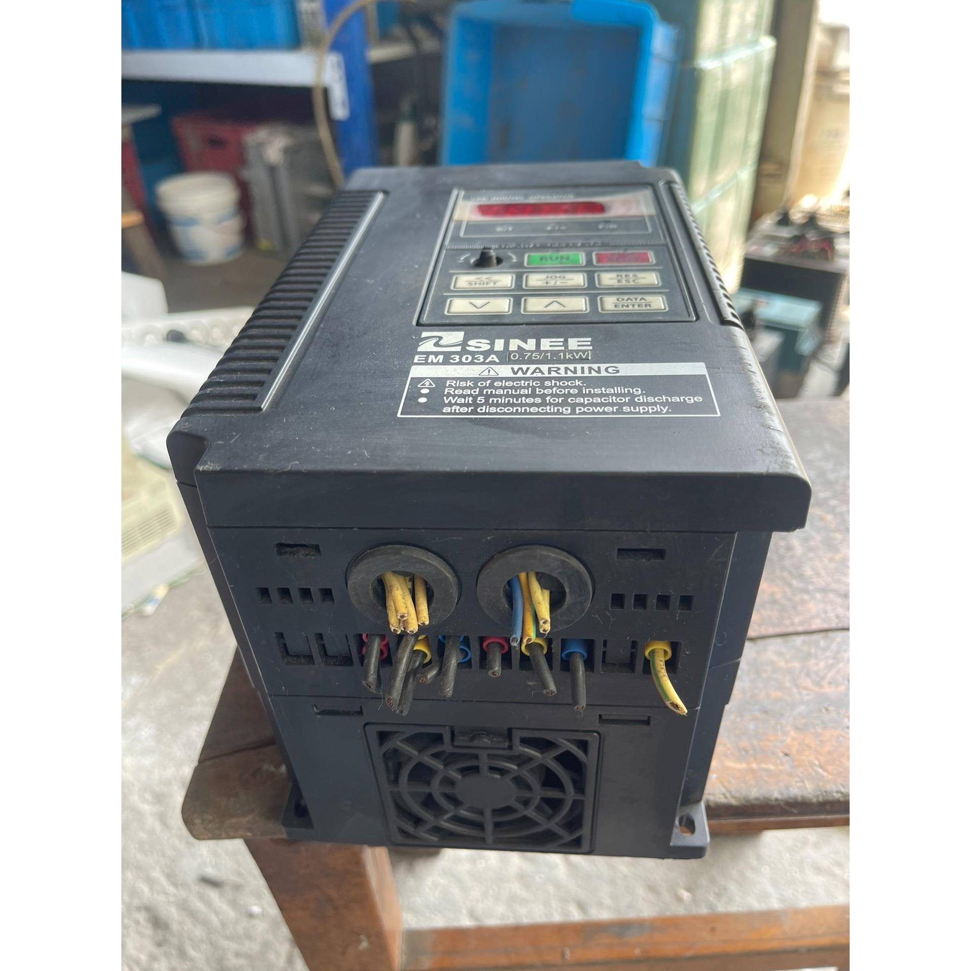 正弦变频器，型号EM303A-0R7G/1R1P-3AB，3