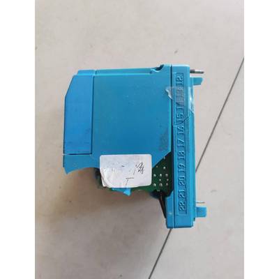 霍尼韦尔燃烧器控制器EC7890 B 1010。外壳破损，不