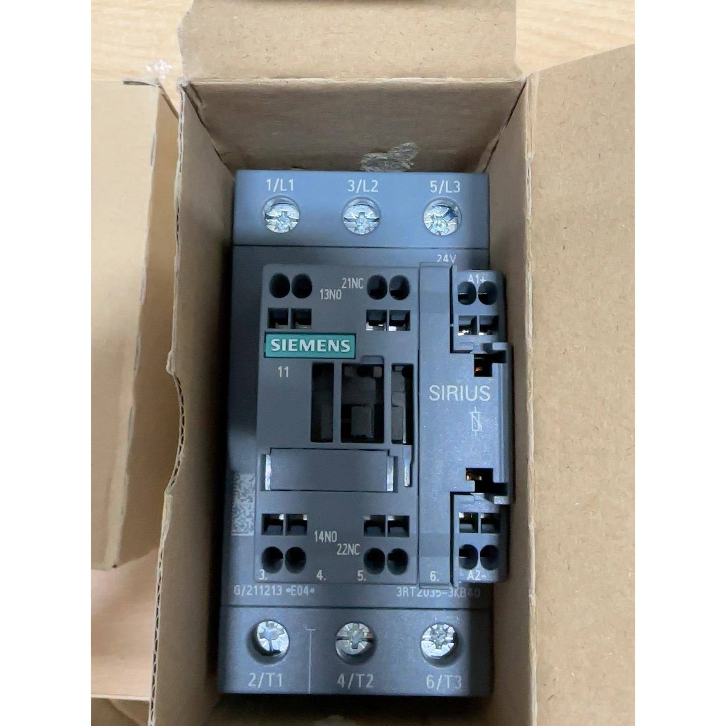 接触器 3RT2035-3KB40