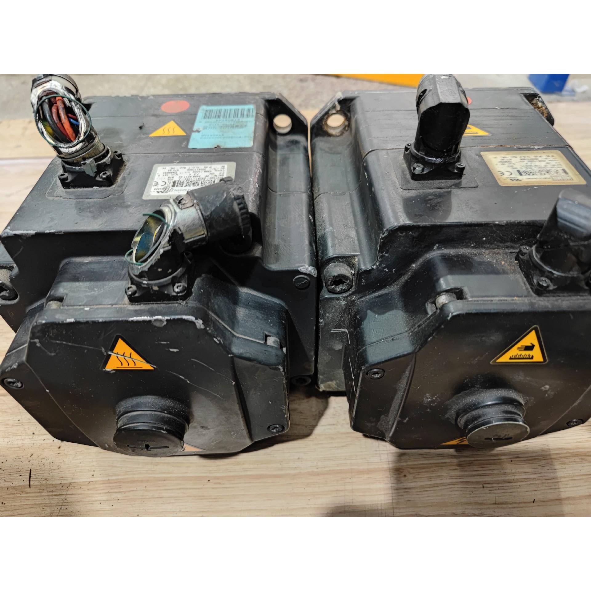 KUKA机器人KR210电机1FK7100-5AZ91-1Z