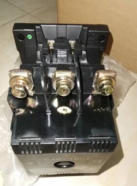理研接触器，RAB一100TC1，库存有包装，