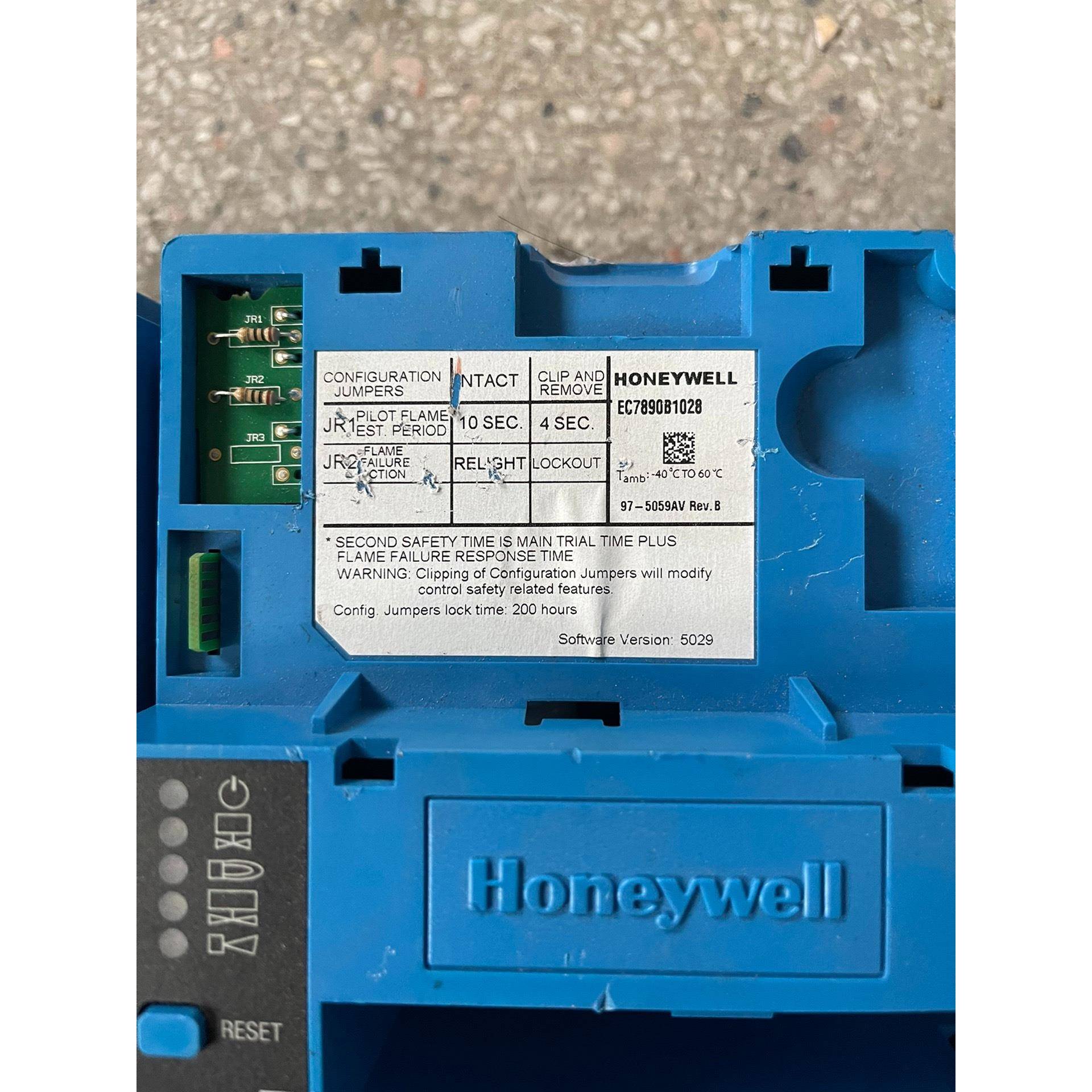 霍尼韦尔燃烧程序控制器 EC7890B1028如图不会