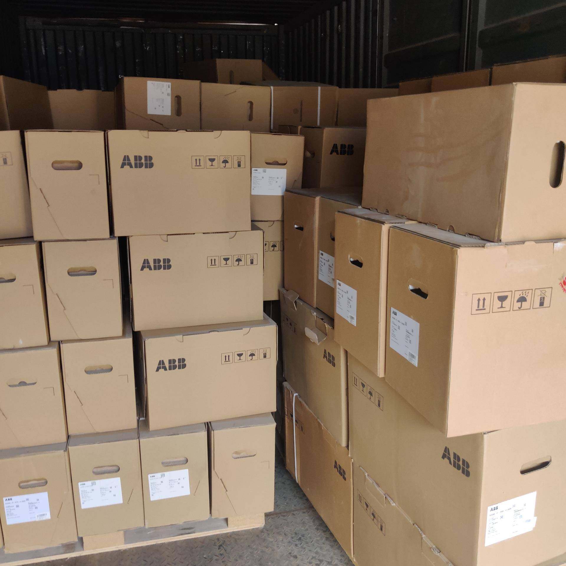 ABB变频器acs580-01-04A0-4+b056