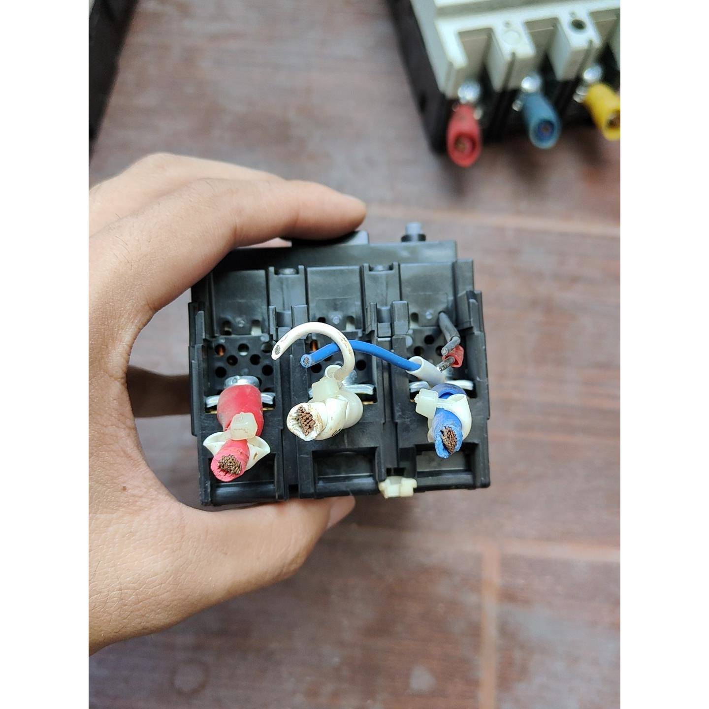 断路器漏电保护器，EG53FC， ，如图，拆