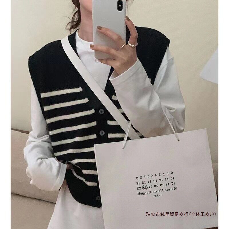 学院风条纹针织马甲女2026秋冬新款慵懒风百搭女士毛衣背心开衫潮