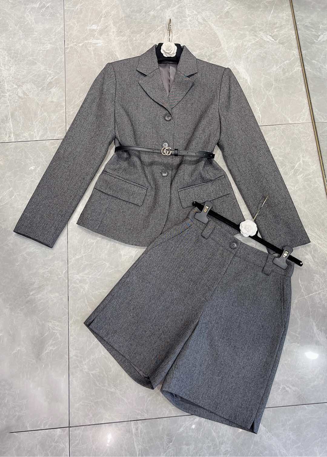 【灰色西装】南油版2025秋设计款灰色羊毛西装外套＋短裤高腰显瘦