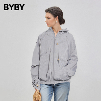 山系连帽轻薄抽褶防晒外套女