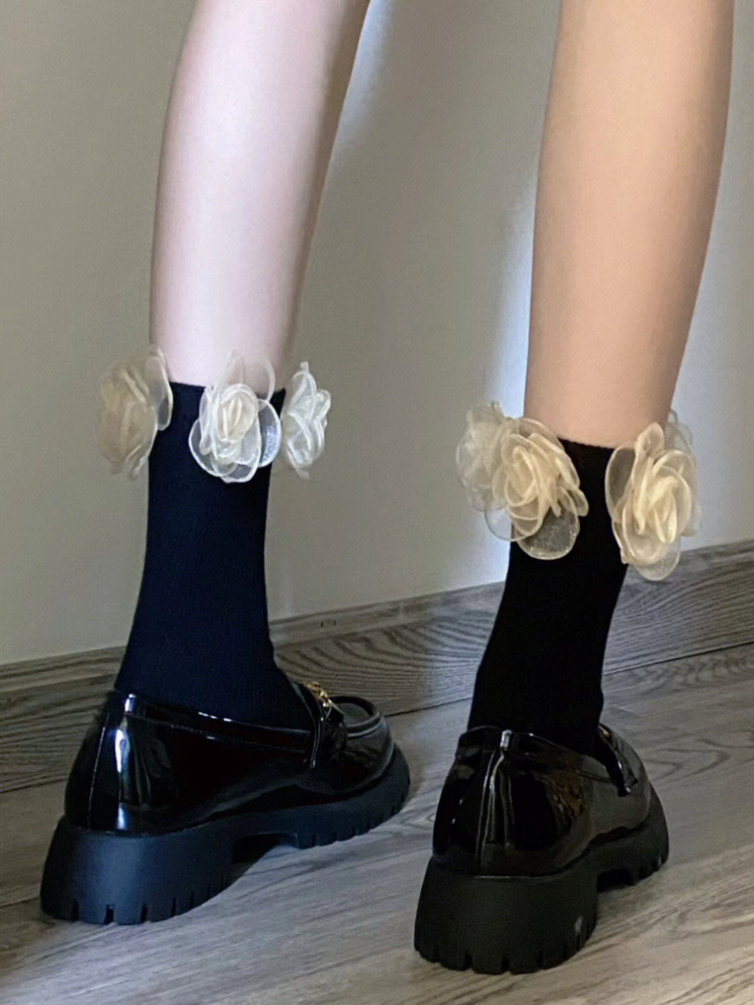 DIG UP A PAIR OF OBEDIENT SOFT AND GLUTINOUS LITTLE LEATHER SHOES  EVERGREEN IN THE SHOE WORLD