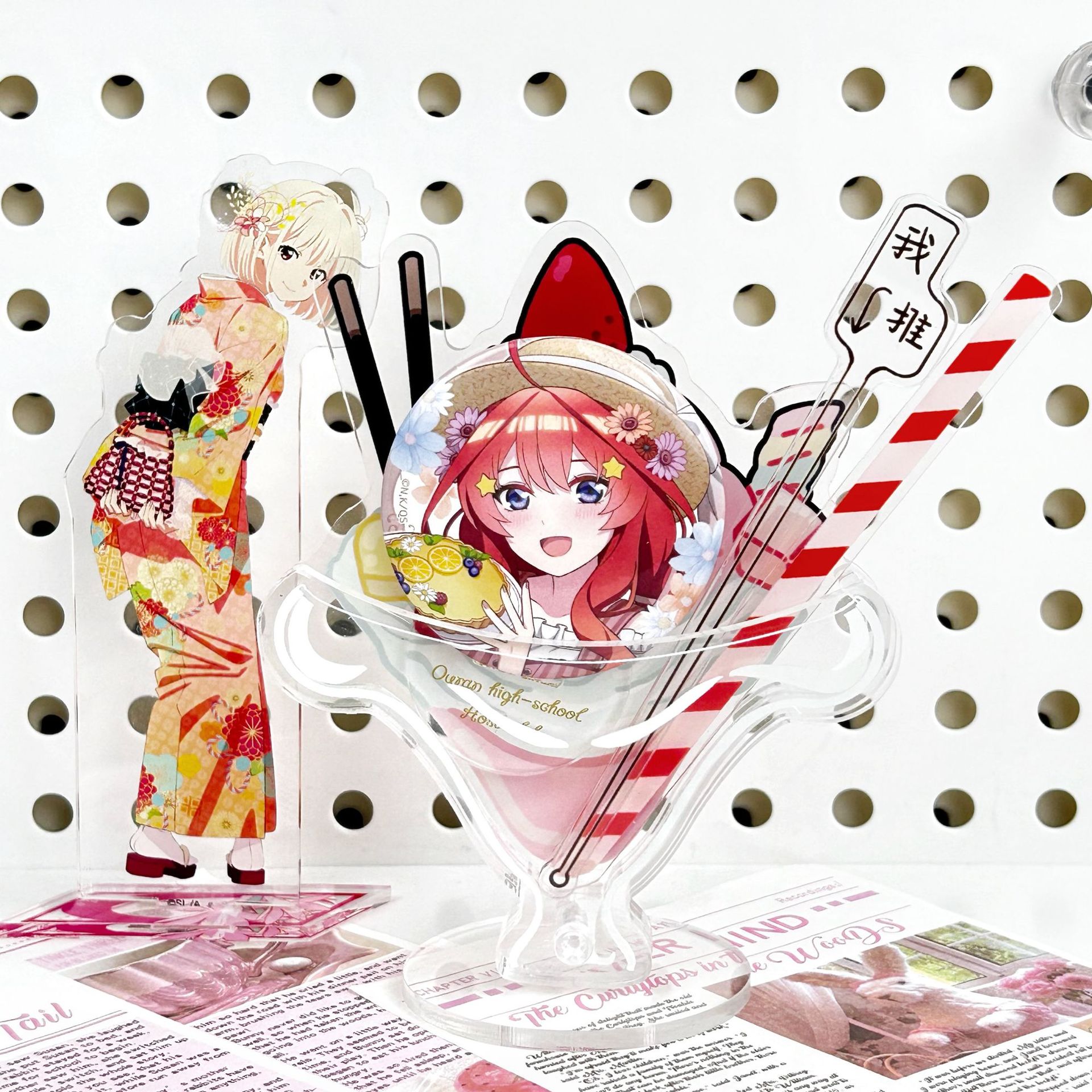 我推巴菲杯立牌谷美吧唧拍摄道具亚克力装饰收纳摆件二次元拍立得